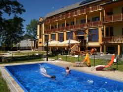 Letný pobyt vo Vysokých Tatrách s privátnym wellness a vonkajším bazénom Štôla